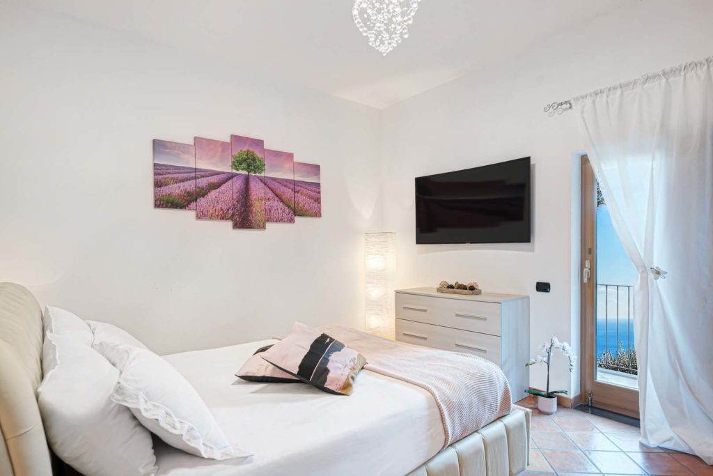 kingsize bedroom of villa islamorada in nerano Amalfi coast 5 min far from marina del Cantone Massa Lubrense